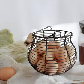 LINCOUNTRY Multi-purpose basket usable for fruit, bread, or treats.