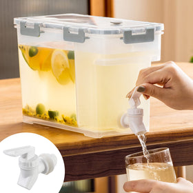 Lingerlanden cold kettle with faucet shows controlled pouring from a 6L dispenser.