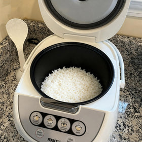 Linkidea inner pot in use for rice and grain dishes.