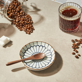 Linyona spoon rest, dishwasher and oven safe for versatile kitchen use