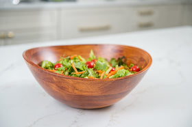 Wave rim adds subtle motion and modern charm to table settings.