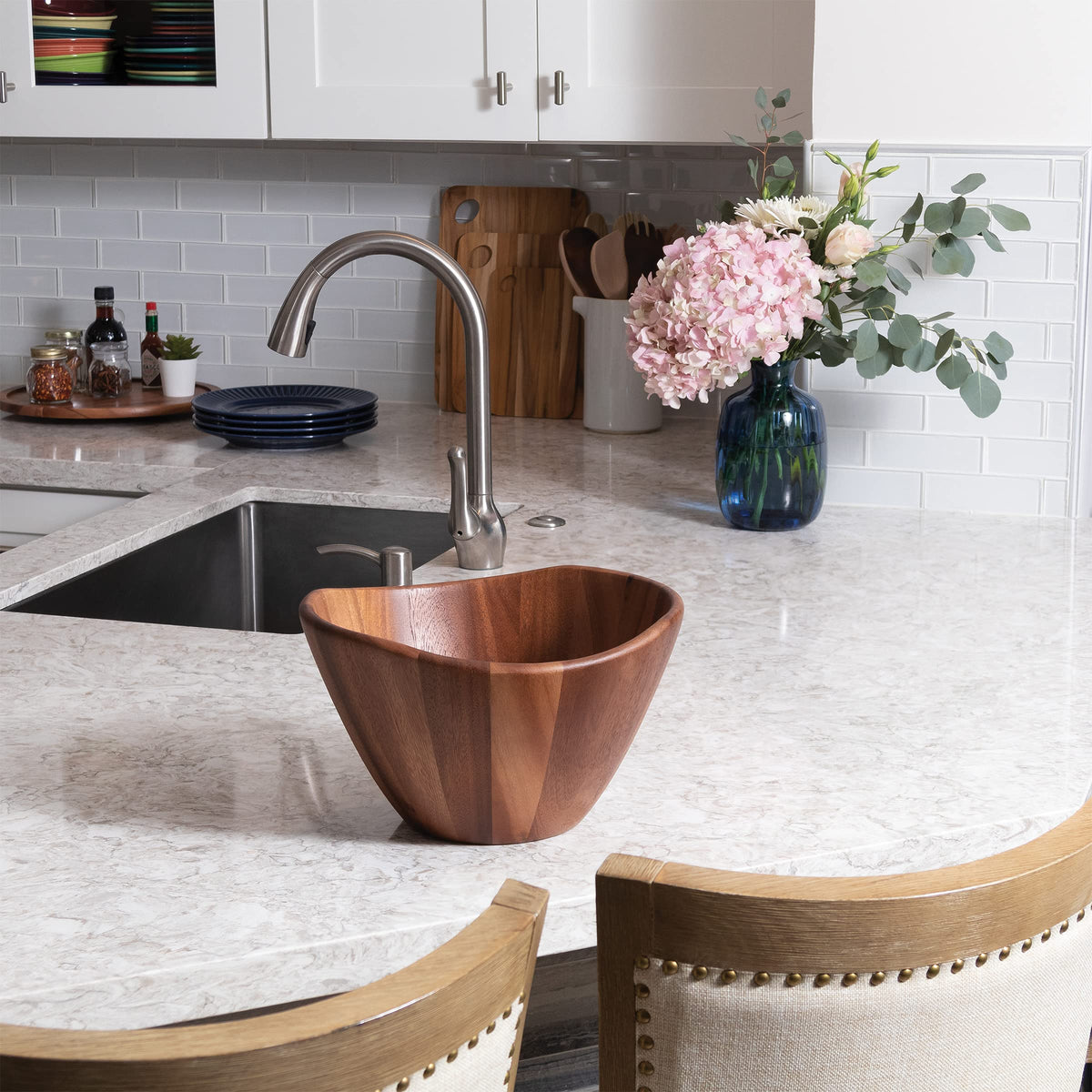 Lipper International acacia wave bowl closeup reveals warm tones and natural finish