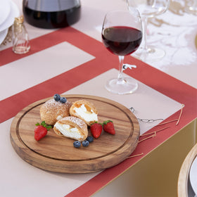 LiTY acrylic lid provides clear view while protecting desserts during transport.