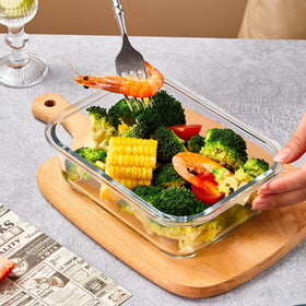 Liuruiyu 370ml rectangular container with lid keeps leftovers secure.