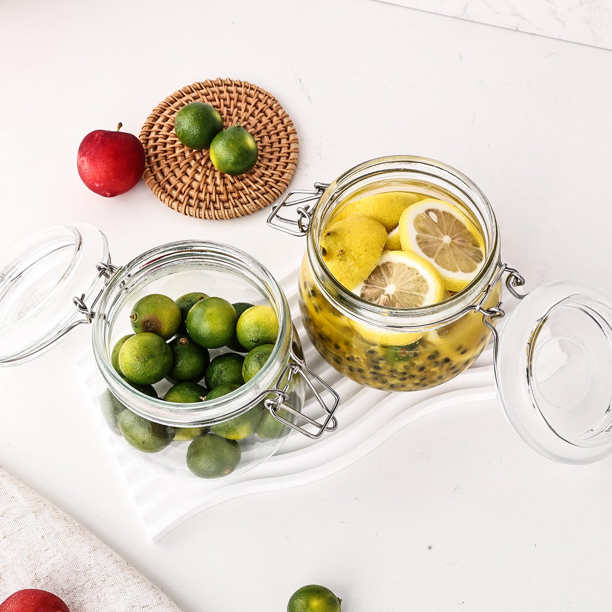 Liuruiyu clamp lid jar seals to reduce spills and preserve freshness.