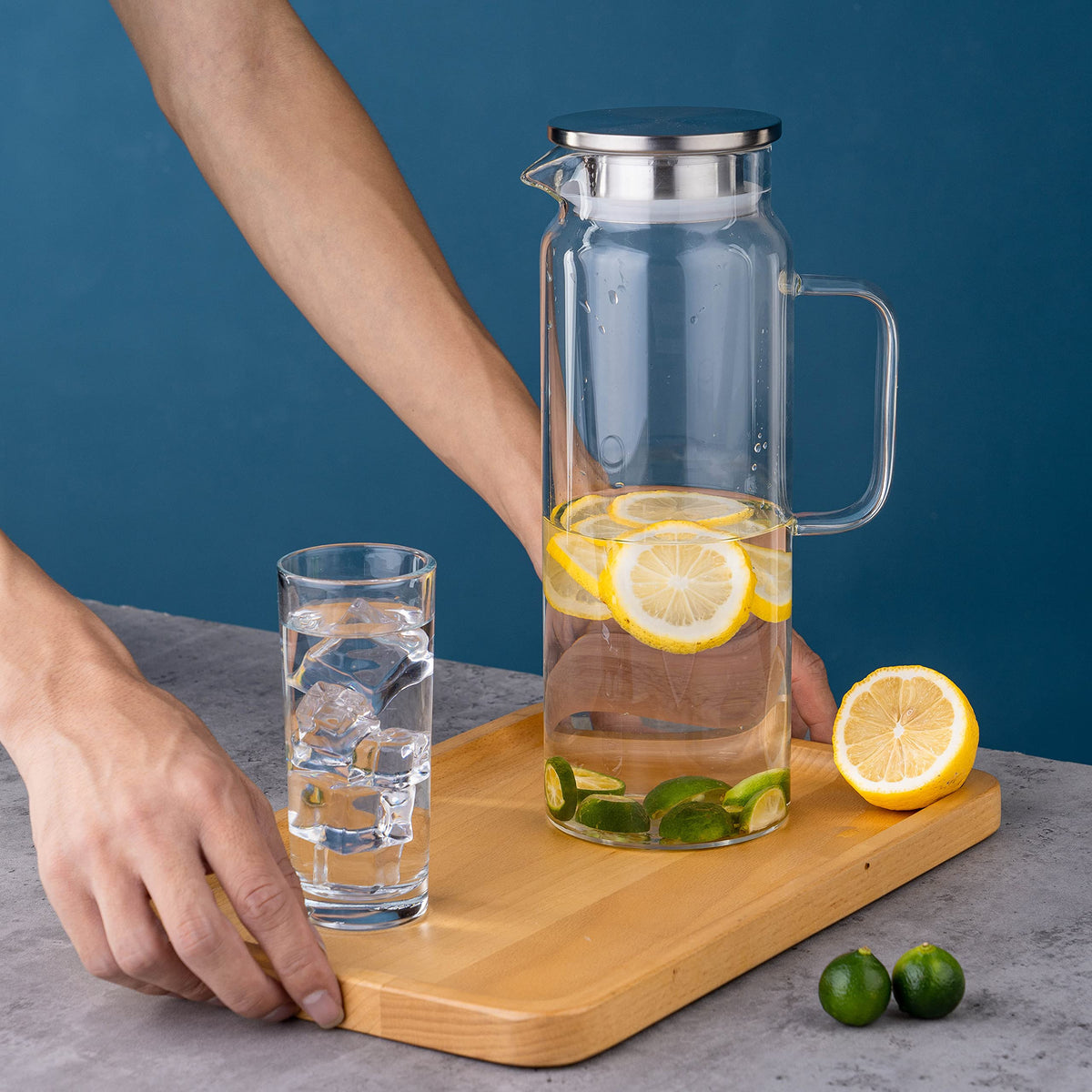 Liuruiyu dishwasher-safe pitcher for easy cleaning after gatherings.