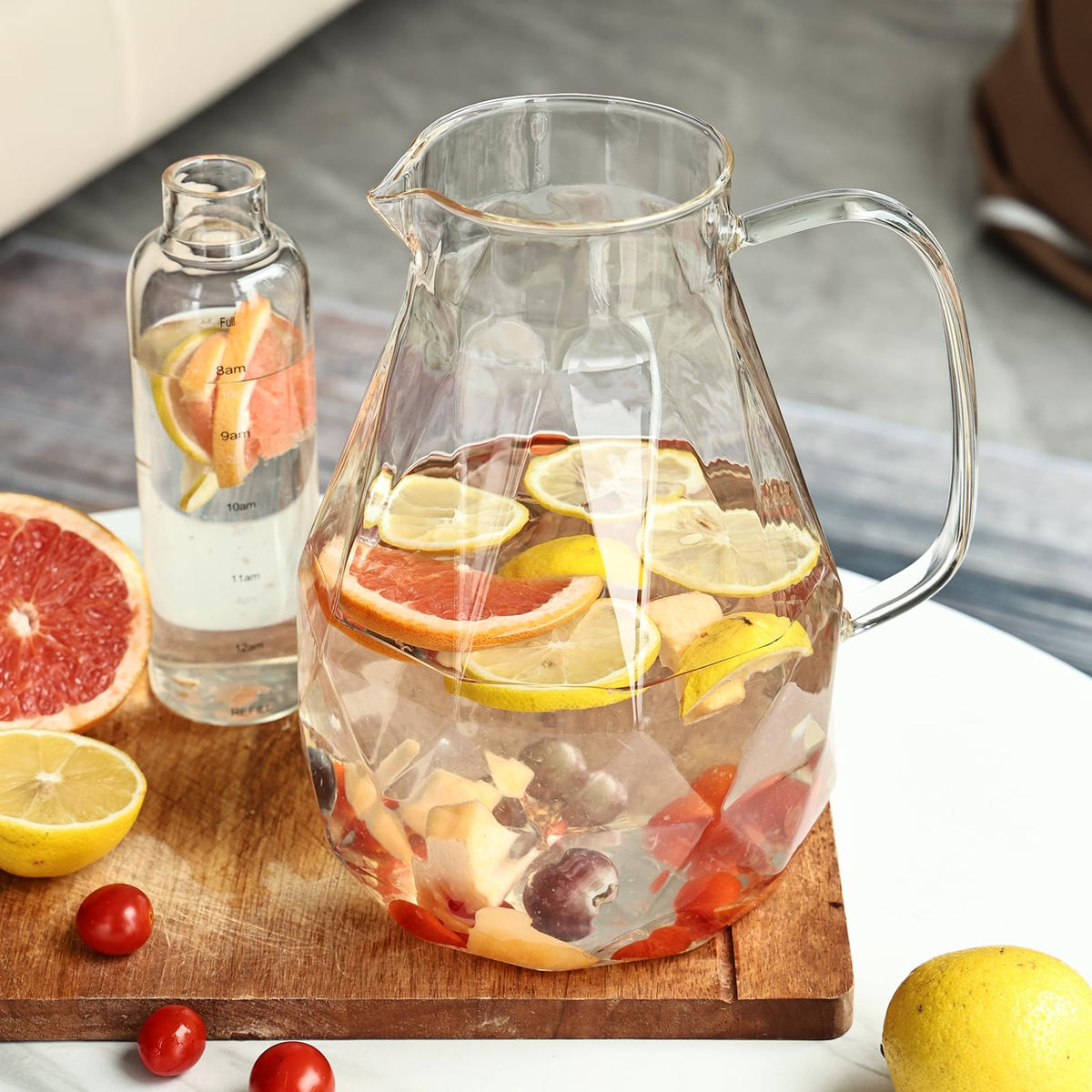 Liuruiyu pitcher ergonomic handle provides comfortable grip while serving