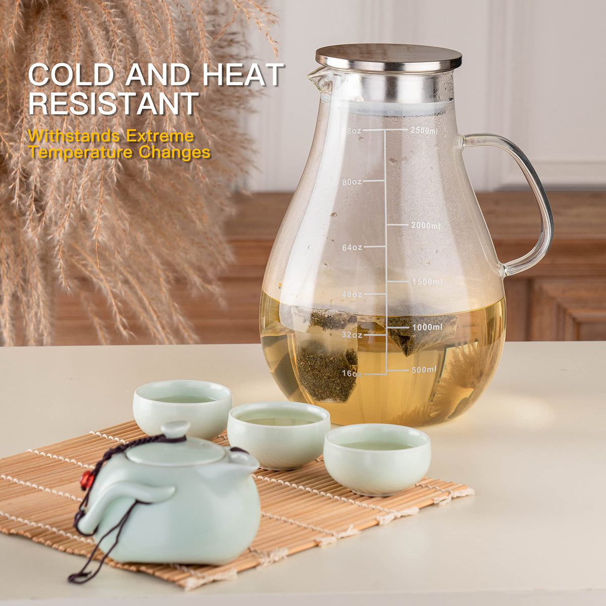 Liuruiyu glass pitcher suitable for hot or cold beverages at home, office, or parties.