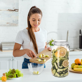 Liuruiyu transparent glass reveals contents, aiding quick meal prep in busy mornings.