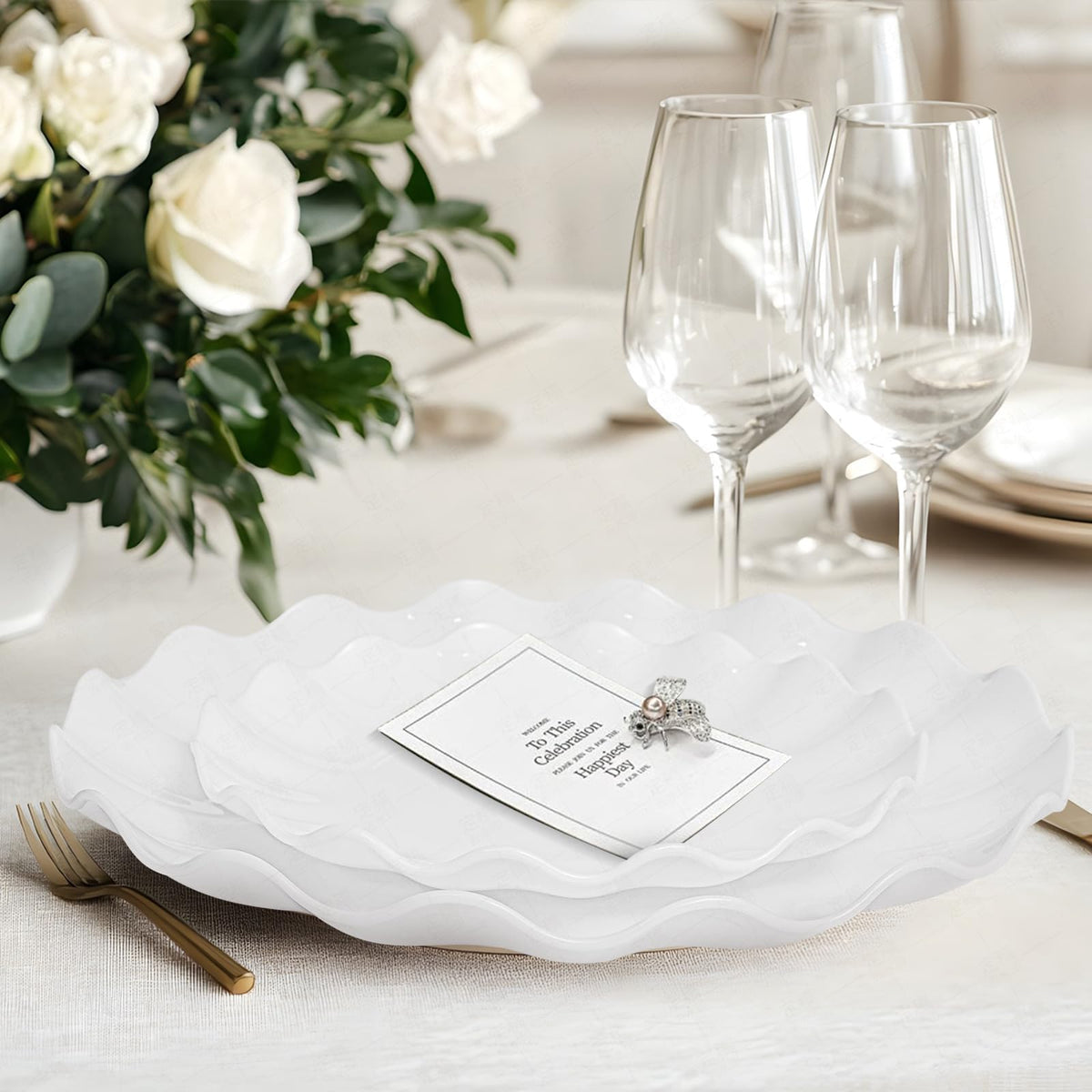 LIYH 50 Pcs White Scalloped Plates dessert portion close-up