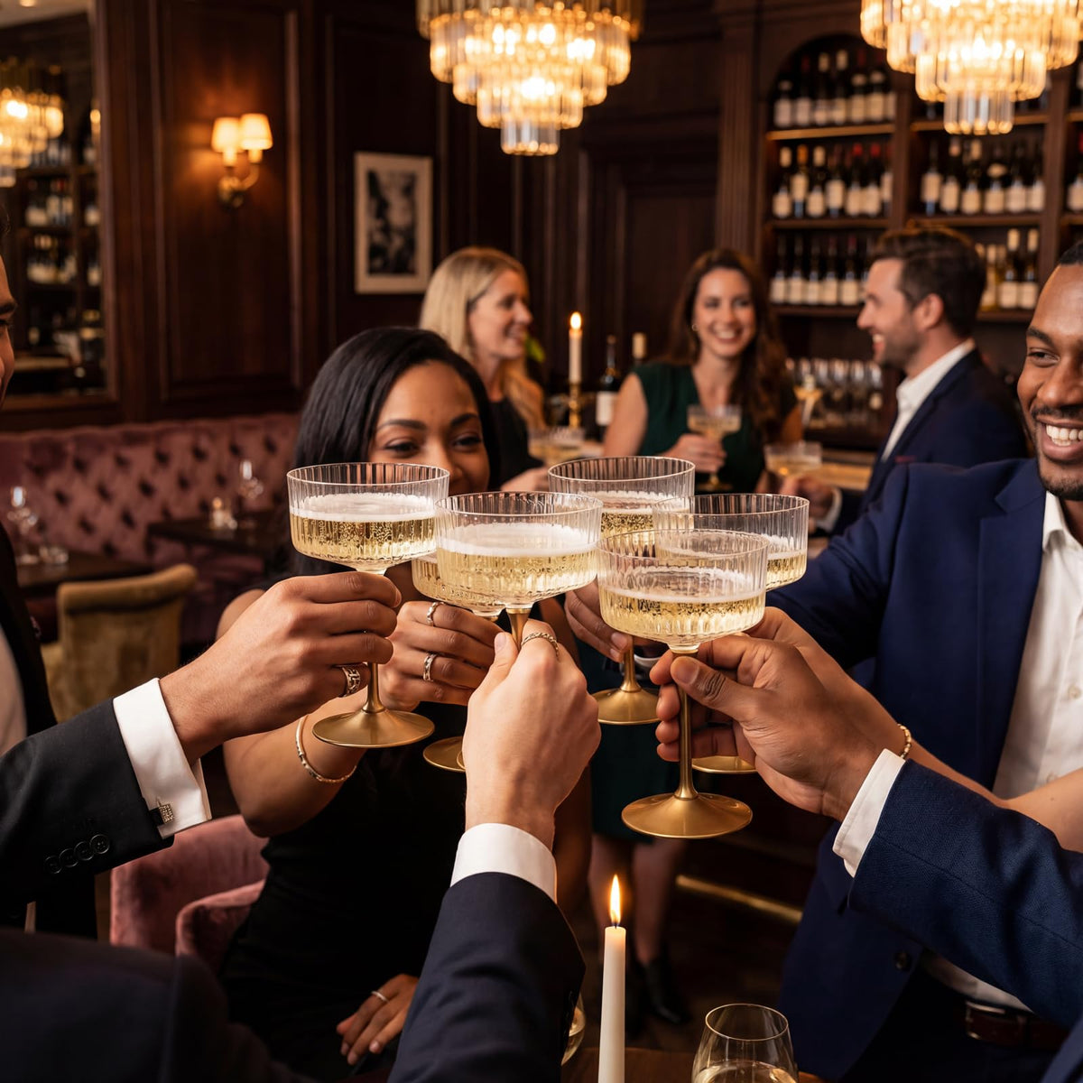 LIYH BPA-free plastic martini glasses ensure food-safe serving with a crisp, modern silhouette.