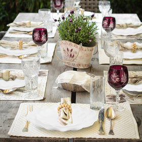 LIYH outdoor wedding plating scene showing durable reusable plates