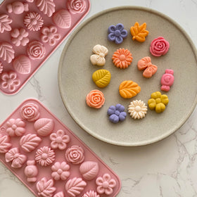 LLchunyun tulip mold for desserts, vibrant spring-themed shapes.