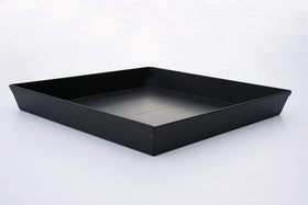 Close-up of the pan's double thick rim detail
