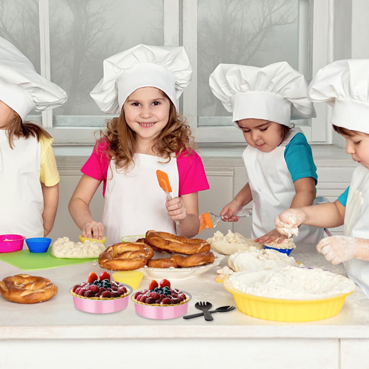 LNYZQUS clear lids snap on tightly to keep desserts fresh.