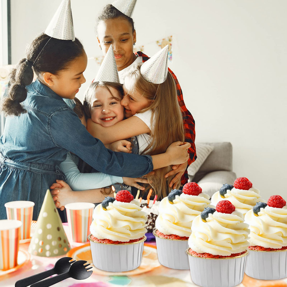LNYZQUS packaging container for baked goods keeps treats portable