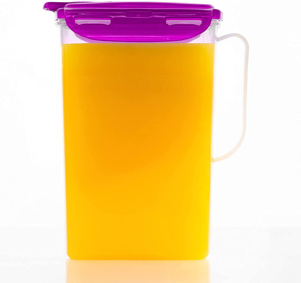 LocknLock Aqua pitcher pour demonstrates controlled pouring and spill prevention.