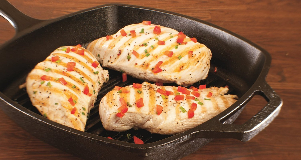 Lodge cast iron heat retention keeps steady temperatures for versatile dishes.