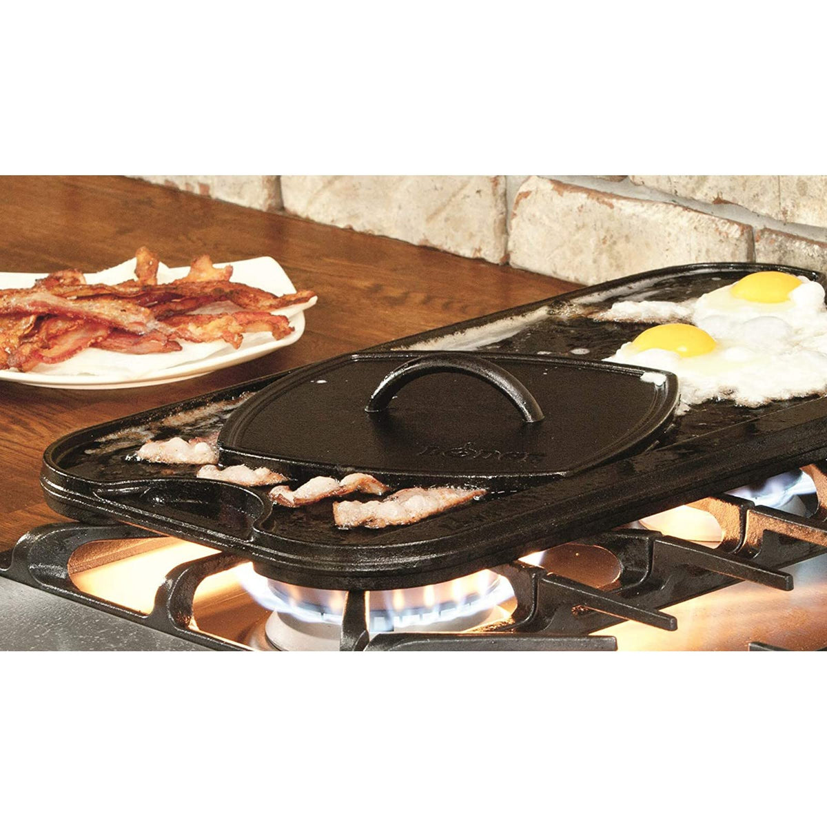 Lodge LPP3 induction-compatible design delivers even heating on induction cooktops.