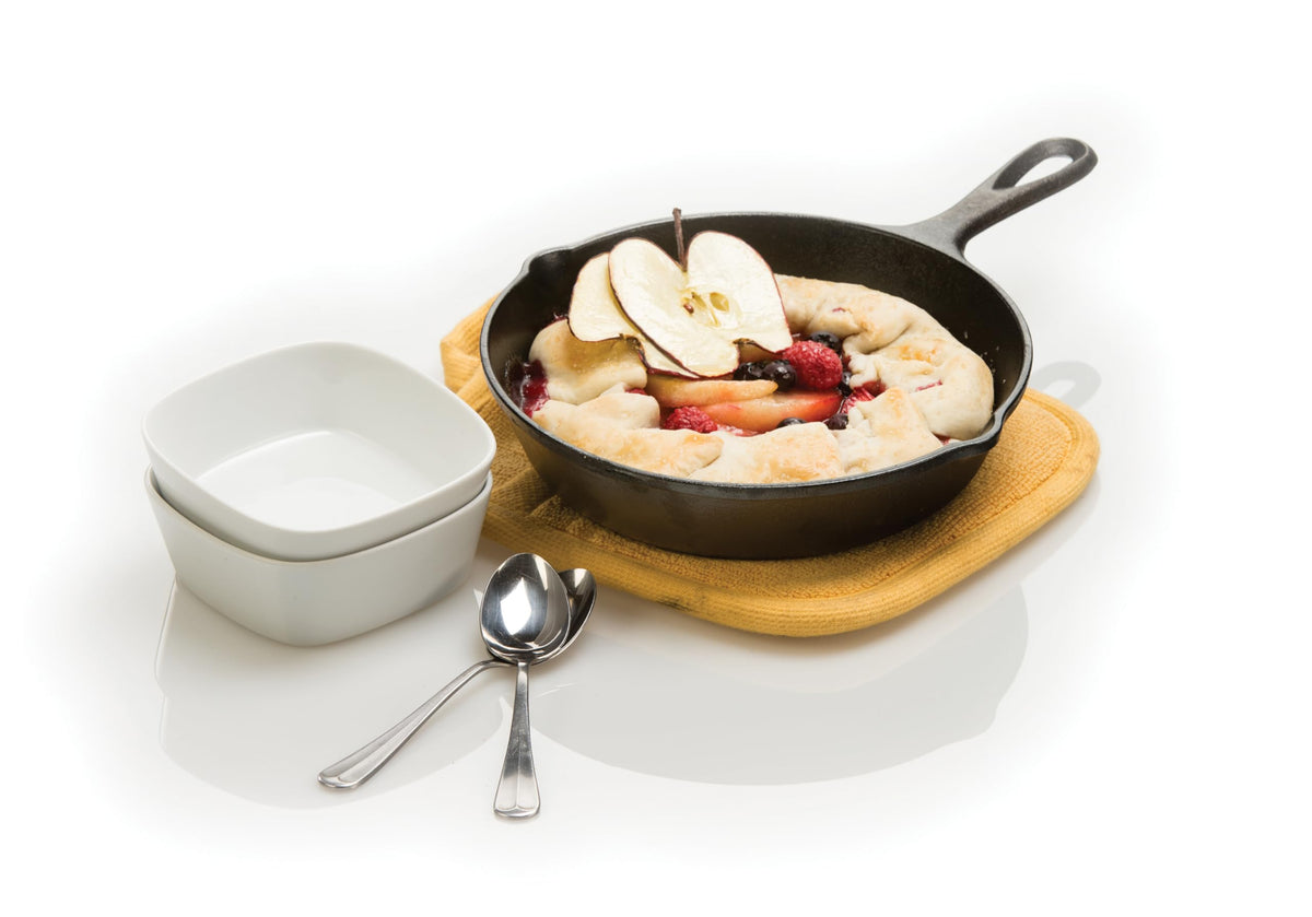 Lodge Wildlife Series serving piece with duck scene for family meals