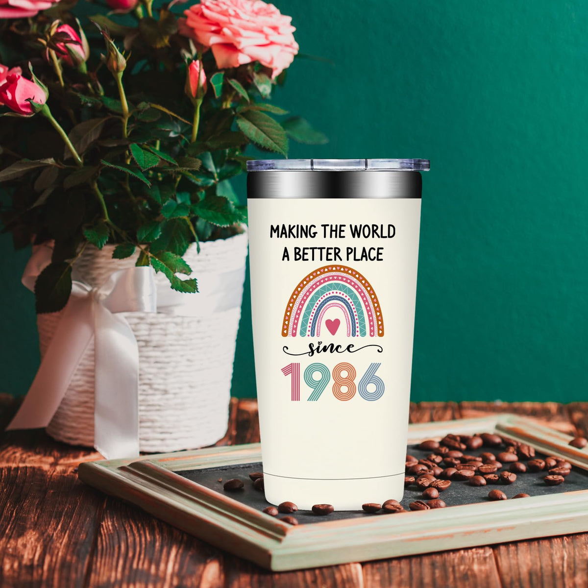 Loecuxe travel-friendly 20 oz tumbler, ideal for on-the-go sipping.