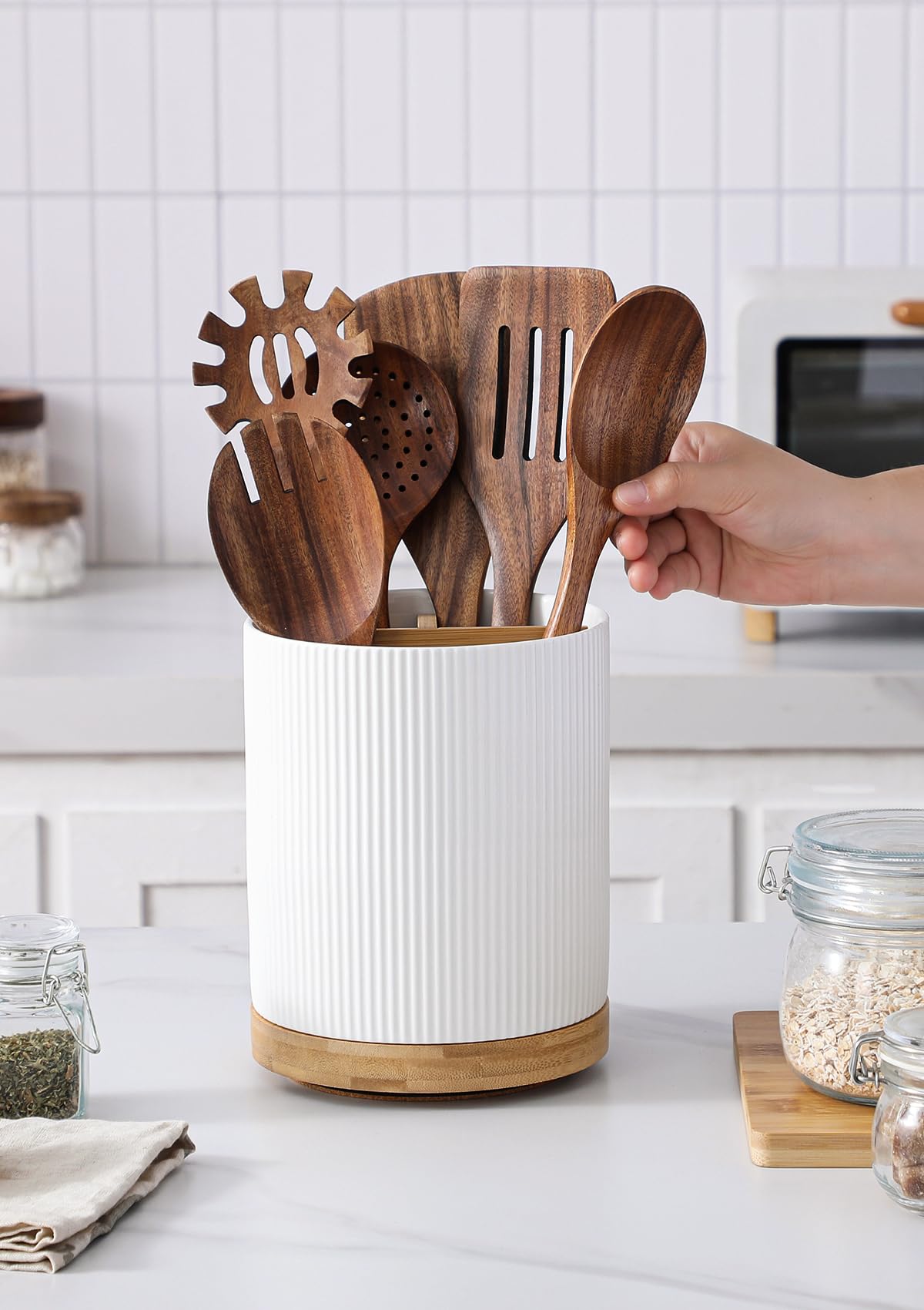 LoeJan large-capacity holder fits 20–25 utensils on your counter.