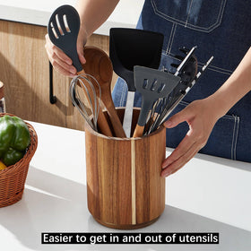 LOHONER large-capacity crock keeps over 15 utensils within reach.