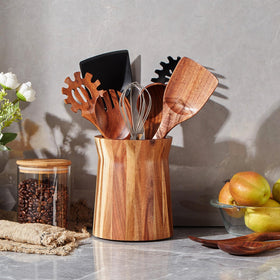 LOHONER varnish-coated surface is easy to wipe clean after meal prep.