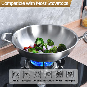 LOLYKITCH wok with detachable handle for oven finishing and easy storage.