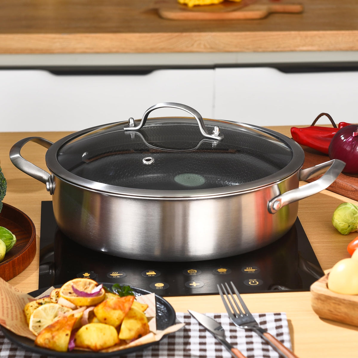 LOLYKITCH vented glass lid allows heat monitoring without losing warmth.