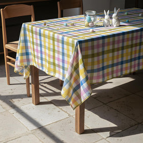 LOSIVISHE tablecloth suitable for indoor and outdoor spring events.