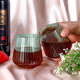Lueumxc disposable wine cup with origami style for parties.
