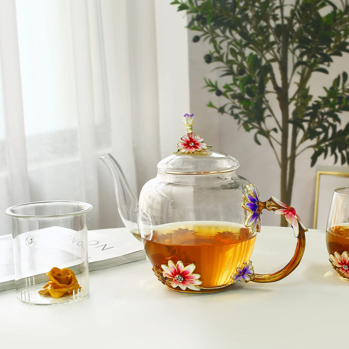 Luka Tech teapot suitable for hot tea, coffee, or cocoa moments.