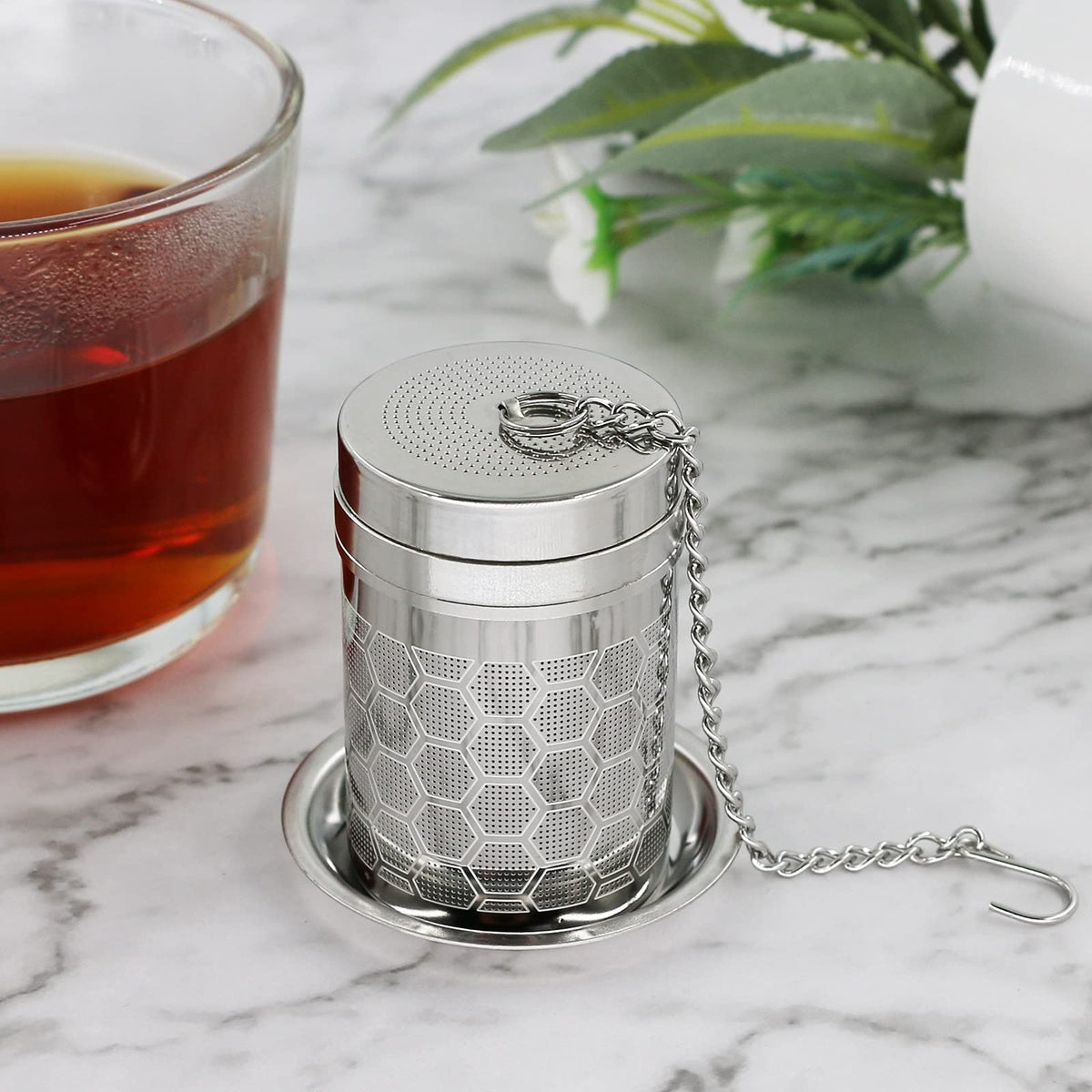 Includes two saucers to prevent mess when removing infuser.