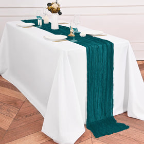 Lumaycens teal wedding setup with runners framing the centerpiece.