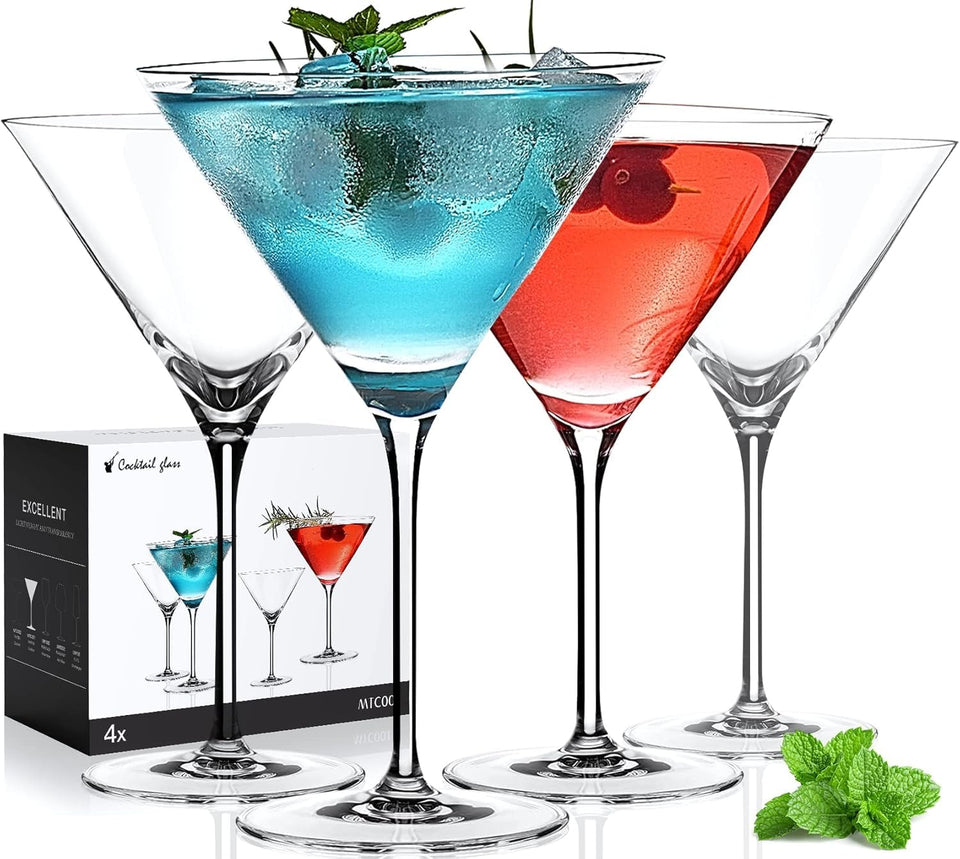 LUNA & MANTHA martini glass close-up shows crystal clarity for vibrant cocktails