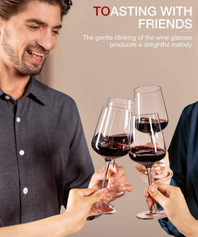 Seamless-edge crystal wine glass from LUNA & MANTHA preserves taste.