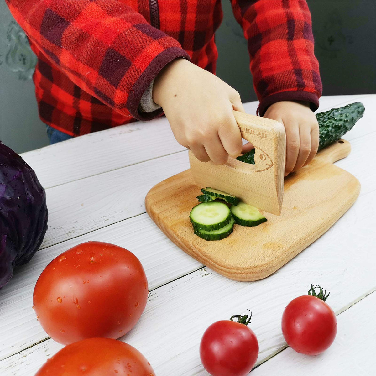 LUOLAO fish-shaped knife shown in playful kitchen scene