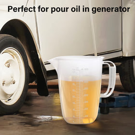 Luvan V-shaped pour spout enables controlled, spill-free pours.