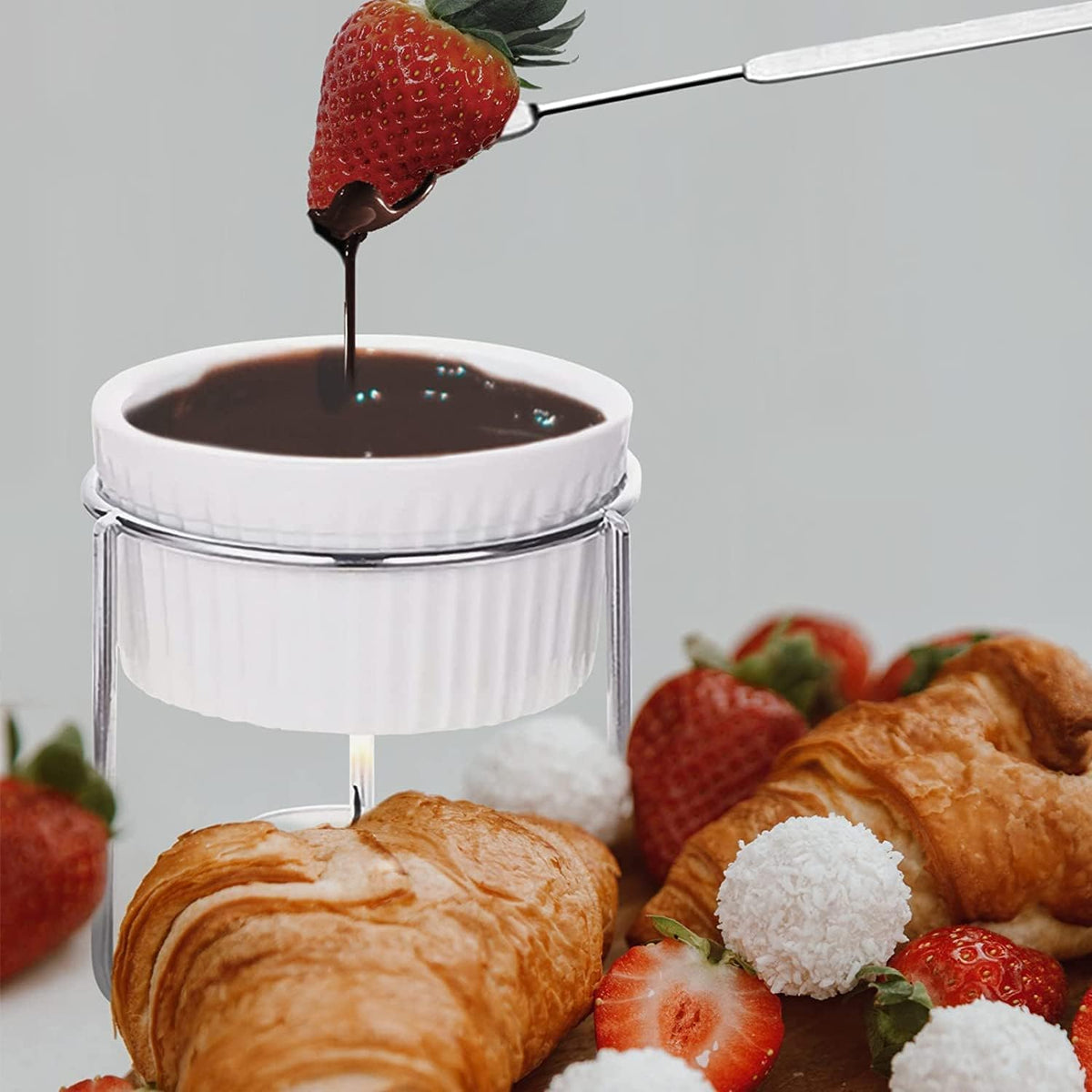 Luvan set supports butter, chocolate, dips, and desserts with ease.