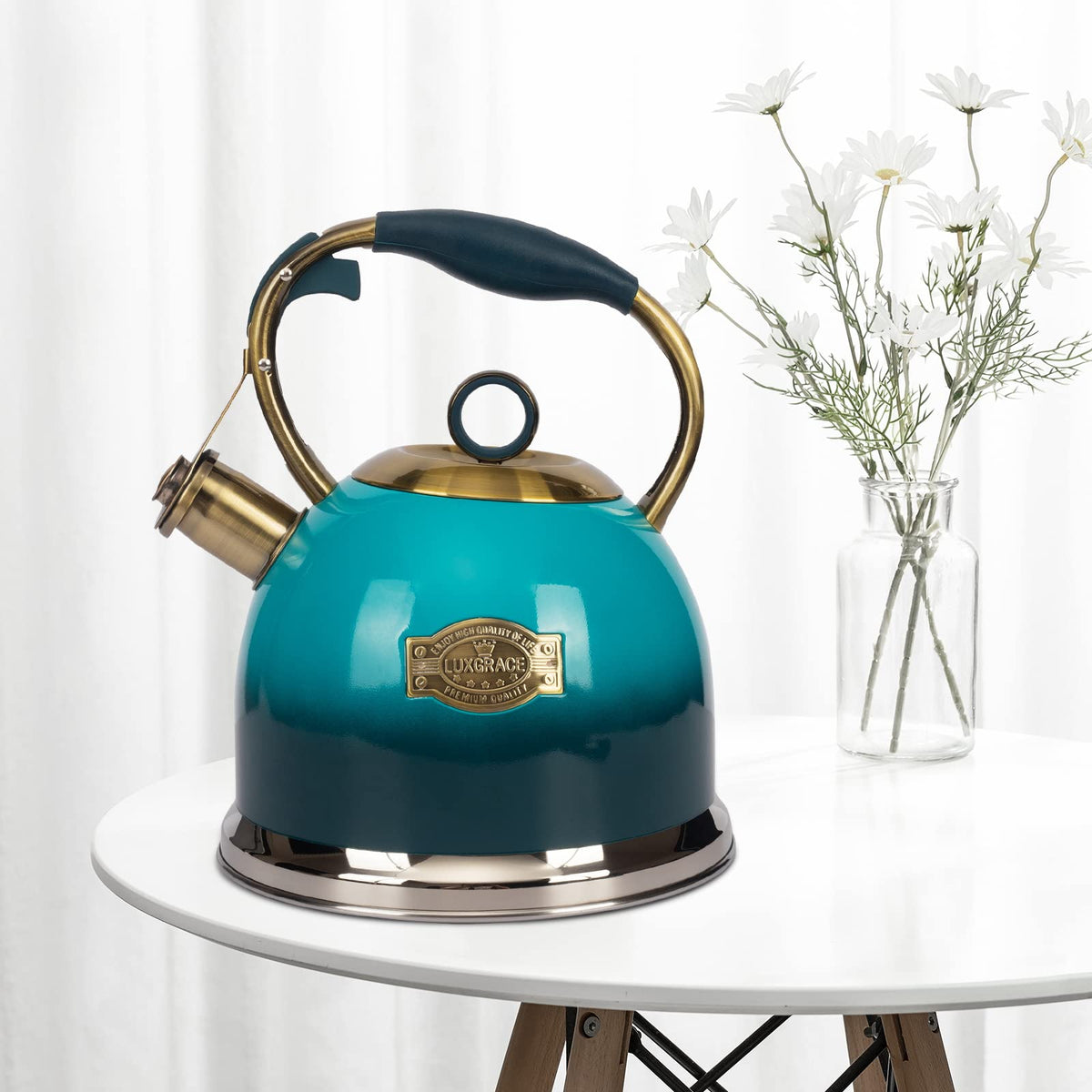 LUXGRACE tea kettle one-hand trigger enables easy one-handed pouring.