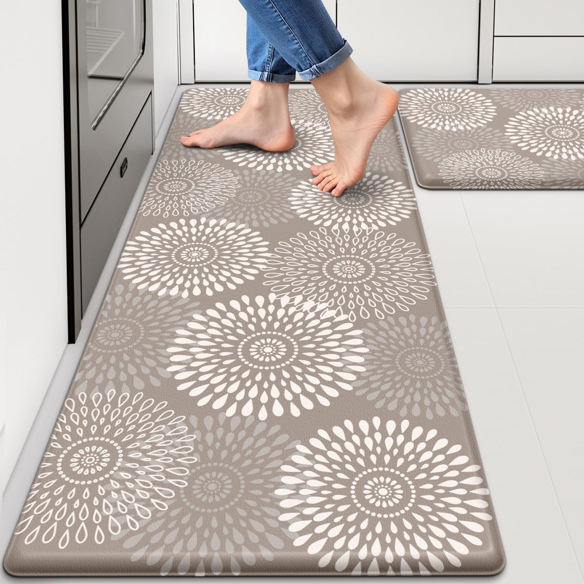 LuxStep anti-fatigue khaki 17x30 mat provides comfortable standing by the counter.