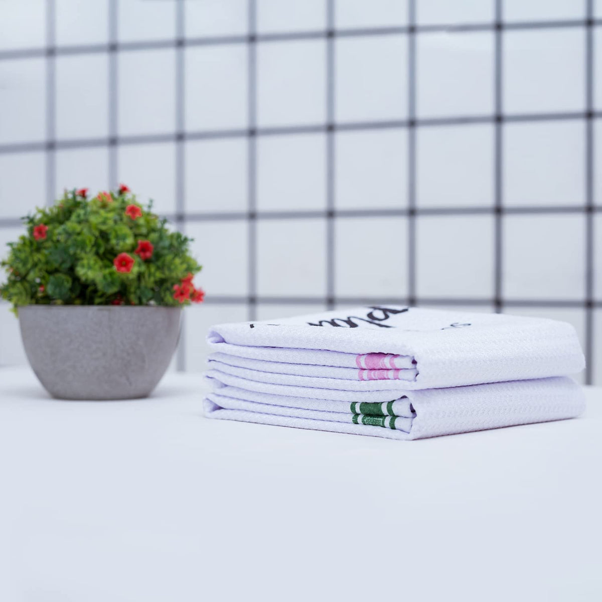 LXOMILL gift-ready towel for gardeners and plant lovers.