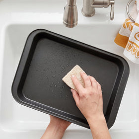 Lyellfe carbon steel bakeware emphasizes durability and warp resistance during busy weekends.