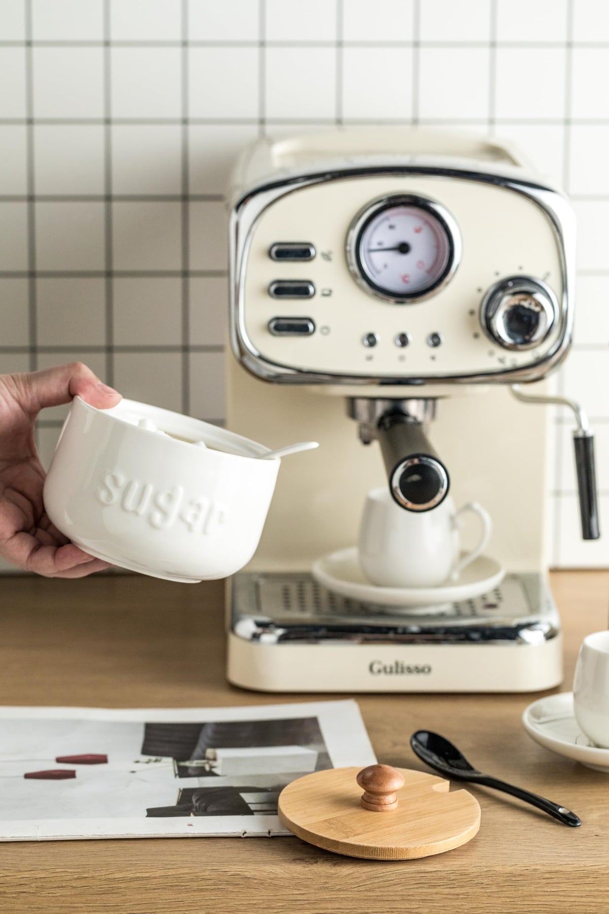 LYEOBOH sugar bowl shown with spoon for convenient portioning.