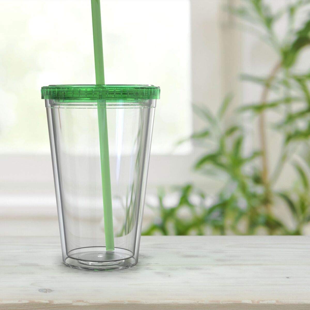 Maars Classic Clear Tumbler condensation-free surface stays dry.