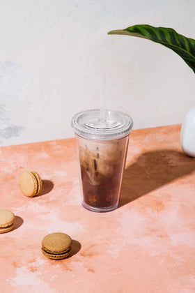 Maars Classic Clear Tumbler with double-wall insulation keeps drinks cooler longer.