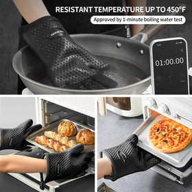 MAD SHARK oven gloves with non-slip grip for handling hot pans