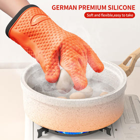 MAD SHARK textured non-slip surface helps secure gripping of hot bakeware