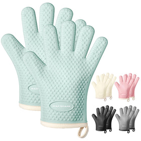 MAD SHARK silicone oven mitts demonstrate 450°F heat resistance for hot cookware